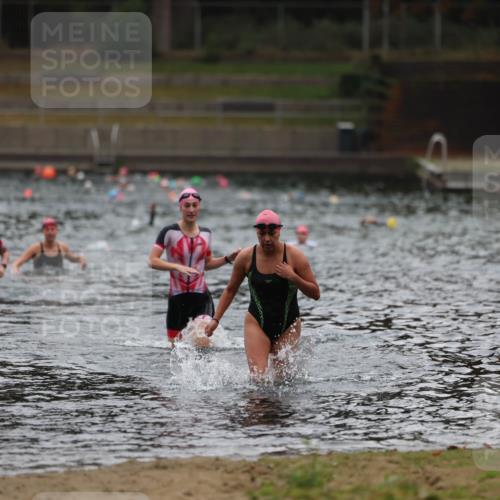 14.09.2025 - Stadtparktriathlon Michael Strokosch http://msf.ph/oto/8862812 14.09.2025 10:12:03 Schwimmen 622, 651, 662 meine-sportfotos.de