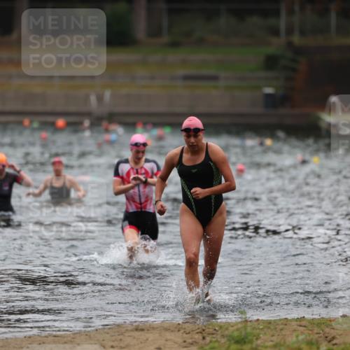 14.09.2025 - Stadtparktriathlon Michael Strokosch http://msf.ph/oto/8862815 14.09.2025 10:12:05 Schwimmen 622, 651, 662 meine-sportfotos.de