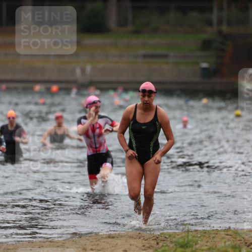 14.09.2025 - Stadtparktriathlon Michael Strokosch http://msf.ph/oto/8862817 14.09.2025 10:12:06 Schwimmen 622, 651, 662 meine-sportfotos.de