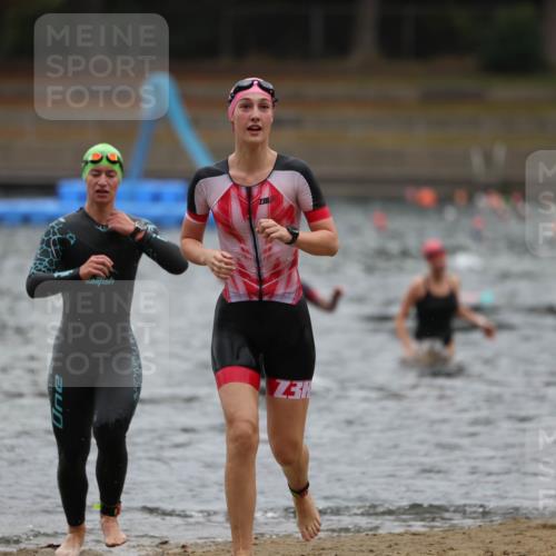 14.09.2025 - Stadtparktriathlon Michael Strokosch http://msf.ph/oto/8862836 14.09.2025 10:12:11 Schwimmen 622, 651, 662, 667, 676 meine-sportfotos.de