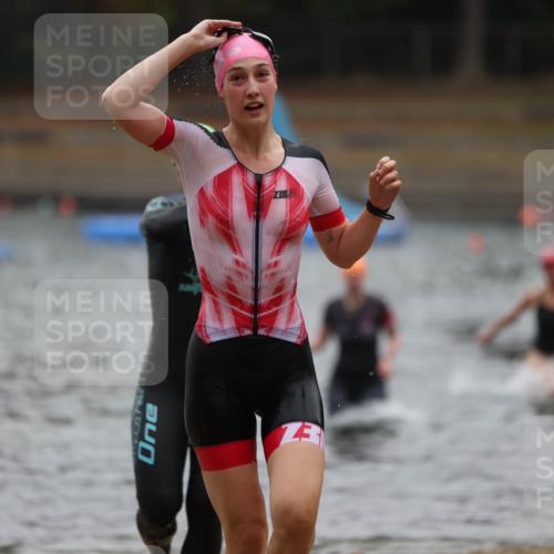 14.09.2025 - Stadtparktriathlon Michael Strokosch http://msf.ph/oto/8862846 14.09.2025 10:12:13 Schwimmen 622, 651, 662, 667, 676 meine-sportfotos.de