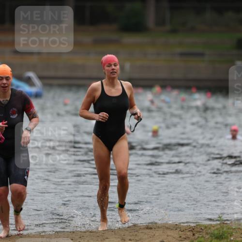 14.09.2025 - Stadtparktriathlon Michael Strokosch http://msf.ph/oto/8862857 14.09.2025 10:12:20 Schwimmen 667, 676 meine-sportfotos.de