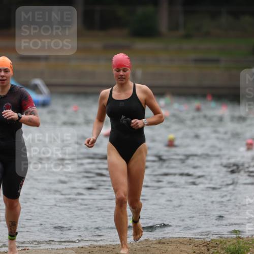 14.09.2025 - Stadtparktriathlon Michael Strokosch http://msf.ph/oto/8862860 14.09.2025 10:12:20 Schwimmen 667, 676 meine-sportfotos.de