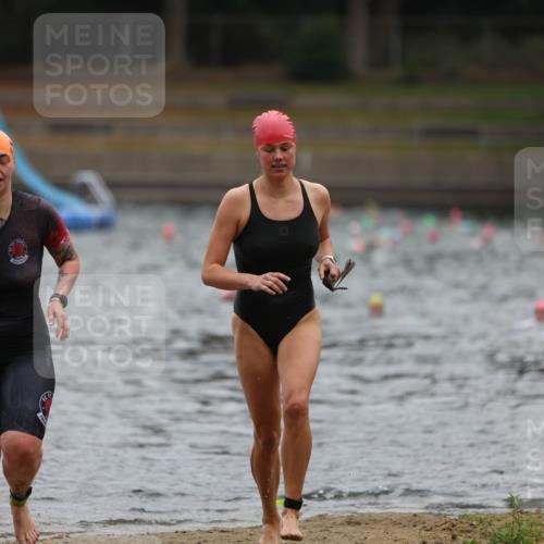 14.09.2025 - Stadtparktriathlon Michael Strokosch http://msf.ph/oto/8862861 14.09.2025 10:12:21 Schwimmen 667, 676 meine-sportfotos.de