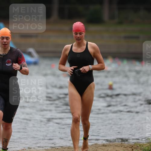 14.09.2025 - Stadtparktriathlon Michael Strokosch http://msf.ph/oto/8862864 14.09.2025 10:12:21 Schwimmen 667, 676 meine-sportfotos.de