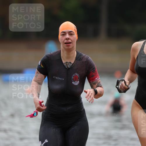 14.09.2025 - Stadtparktriathlon Michael Strokosch http://msf.ph/oto/8862873 14.09.2025 10:12:23 Schwimmen 667, 676 meine-sportfotos.de