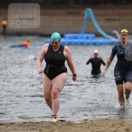 14.09.2025 - Stadtparktriathlon Michael Strokosch http://msf.ph/oto/8862877 14.09.2025 10:12:42 Schwimmen 687, 693, 708 meine-sportfotos.de