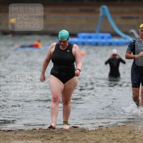 14.09.2025 - Stadtparktriathlon Michael Strokosch http://msf.ph/oto/8862878 14.09.2025 10:12:42 Schwimmen 687, 693, 708 meine-sportfotos.de