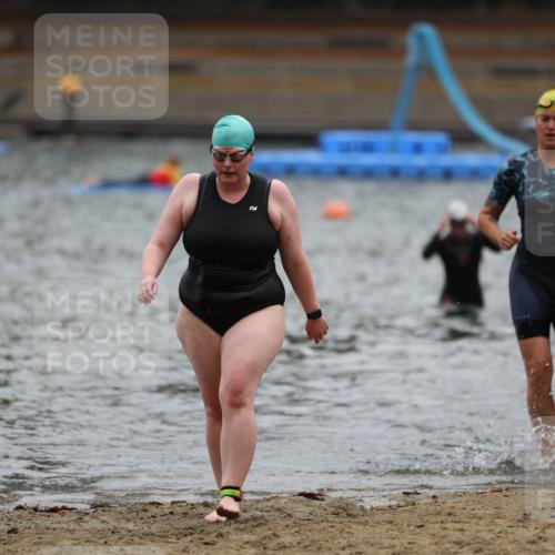 14.09.2025 - Stadtparktriathlon Michael Strokosch http://msf.ph/oto/8862881 14.09.2025 10:12:43 Schwimmen 687, 693, 708 meine-sportfotos.de