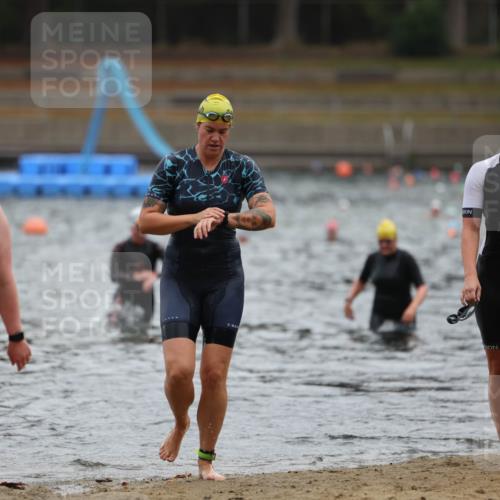14.09.2025 - Stadtparktriathlon Michael Strokosch http://msf.ph/oto/8862883 14.09.2025 10:12:44 Schwimmen 687, 693, 708 meine-sportfotos.de