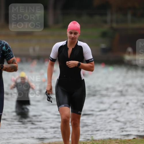 14.09.2025 - Stadtparktriathlon Michael Strokosch http://msf.ph/oto/8862893 14.09.2025 10:12:47 Schwimmen 665, 687, 693, 708 meine-sportfotos.de