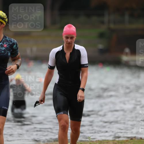 14.09.2025 - Stadtparktriathlon Michael Strokosch http://msf.ph/oto/8862895 14.09.2025 10:12:47 Schwimmen 665, 687, 693, 708 meine-sportfotos.de