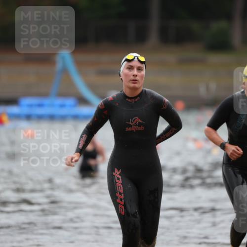 14.09.2025 - Stadtparktriathlon Michael Strokosch http://msf.ph/oto/8862915 14.09.2025 10:12:57 Schwimmen 633, 665 meine-sportfotos.de