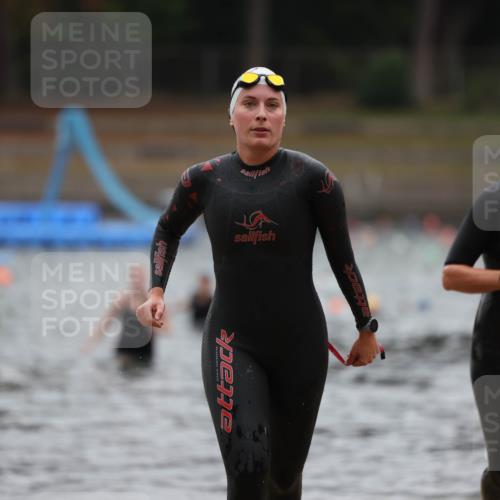 14.09.2025 - Stadtparktriathlon Michael Strokosch http://msf.ph/oto/8862920 14.09.2025 10:12:57 Schwimmen 633, 665 meine-sportfotos.de
