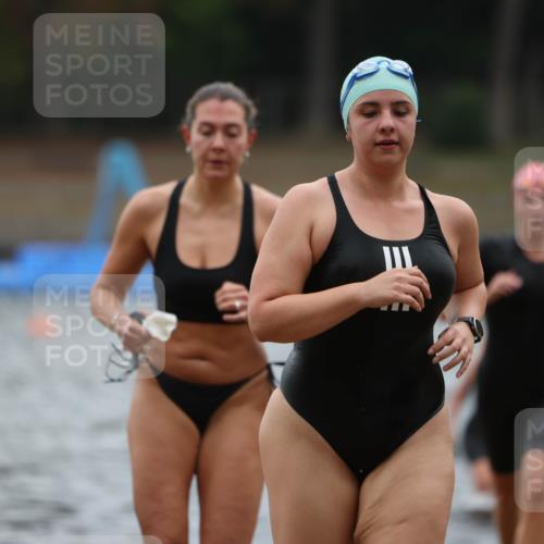 14.09.2025 - Stadtparktriathlon Michael Strokosch http://msf.ph/oto/8863006 14.09.2025 10:13:40 Schwimmen 639, 648, 657, 679, 685, 694 meine-sportfotos.de