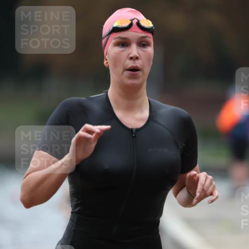 14.09.2025 - Stadtparktriathlon Michael Strokosch http://msf.ph/oto/8863017 14.09.2025 10:13:43 Schwimmen 639, 648, 657, 679, 685, 694, 712 meine-sportfotos.de