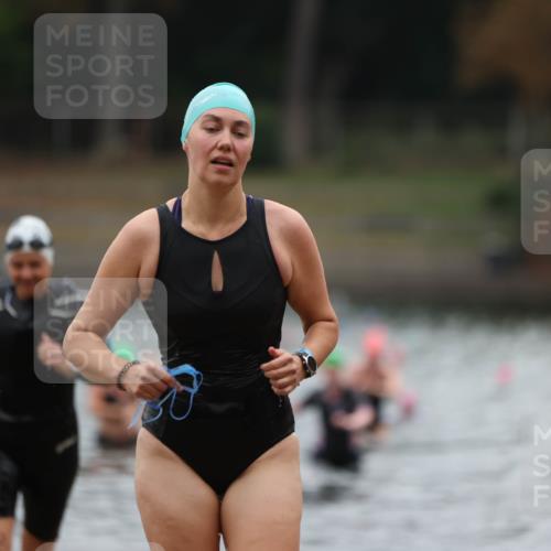 14.09.2025 - Stadtparktriathlon Michael Strokosch http://msf.ph/oto/8863059 14.09.2025 10:13:55 Schwimmen 697, 712 meine-sportfotos.de