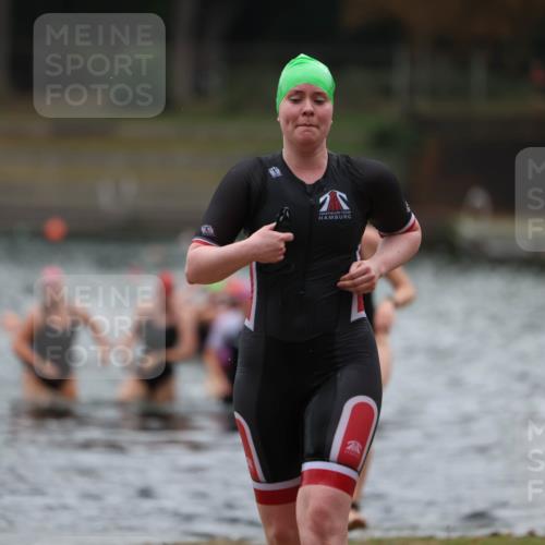 14.09.2025 - Stadtparktriathlon Michael Strokosch http://msf.ph/oto/8863087 14.09.2025 10:14:08 Schwimmen 627, 700, 714 meine-sportfotos.de