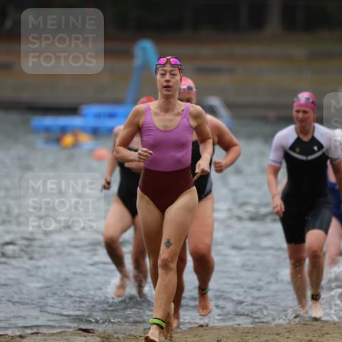14.09.2025 - Stadtparktriathlon Michael Strokosch http://msf.ph/oto/8863114 14.09.2025 10:14:18 Schwimmen 647, 650, 683, 698, 704, 720 meine-sportfotos.de