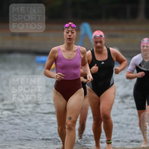 14.09.2025 - Stadtparktriathlon Michael Strokosch http://msf.ph/oto/8863119 14.09.2025 10:14:19 Schwimmen 647, 650, 683, 698, 704, 720 meine-sportfotos.de