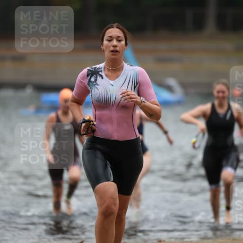 14.09.2025 - Stadtparktriathlon Michael Strokosch http://msf.ph/oto/8863156 14.09.2025 10:14:36 Schwimmen 645, 646, 654, 663, 710 meine-sportfotos.de