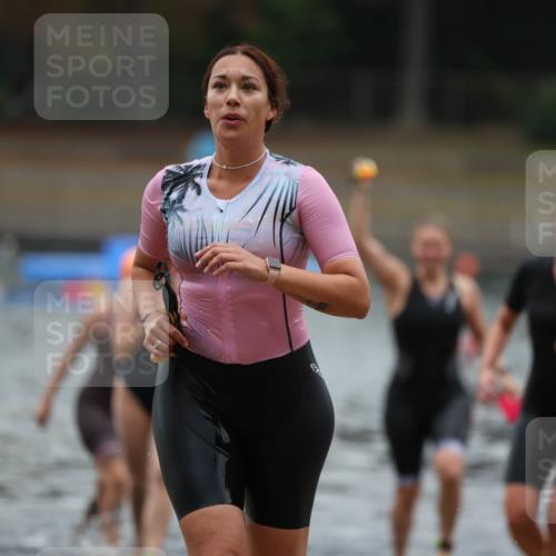 14.09.2025 - Stadtparktriathlon Michael Strokosch http://msf.ph/oto/8863158 14.09.2025 10:14:37 Schwimmen 645, 646, 654, 663, 710 meine-sportfotos.de