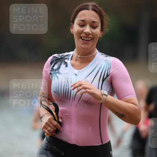 14.09.2025 - Stadtparktriathlon Michael Strokosch http://msf.ph/oto/8863164 14.09.2025 10:14:38 Schwimmen 645, 646, 654, 663, 710 meine-sportfotos.de