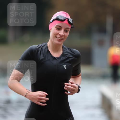 14.09.2025 - Stadtparktriathlon Michael Strokosch http://msf.ph/oto/8863167 14.09.2025 10:14:40 Schwimmen 645, 646, 654, 663, 710 meine-sportfotos.de
