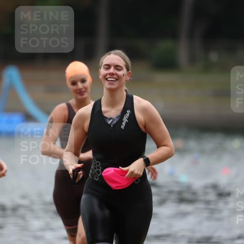 14.09.2025 - Stadtparktriathlon Michael Strokosch http://msf.ph/oto/8863170 14.09.2025 10:14:41 Schwimmen 645, 646, 654, 663, 710 meine-sportfotos.de