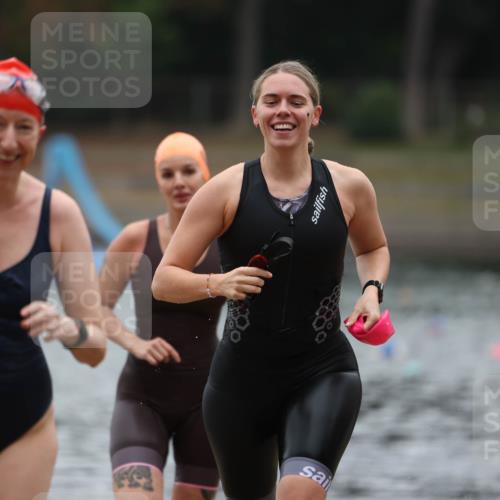 14.09.2025 - Stadtparktriathlon Michael Strokosch http://msf.ph/oto/8863172 14.09.2025 10:14:42 Schwimmen 645, 646, 654, 663, 710 meine-sportfotos.de