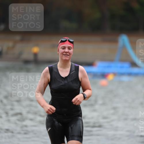 14.09.2025 - Stadtparktriathlon Michael Strokosch http://msf.ph/oto/8863210 14.09.2025 10:15:14 Schwimmen 621, 626, 636, 691, 699, 705 meine-sportfotos.de