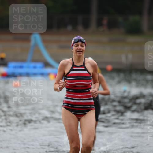 14.09.2025 - Stadtparktriathlon Michael Strokosch http://msf.ph/oto/8863307 14.09.2025 10:17:36 Schwimmen 643, 686 meine-sportfotos.de