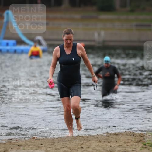 14.09.2025 - Stadtparktriathlon Michael Strokosch http://msf.ph/oto/8863342 14.09.2025 10:18:11 Schwimmen 655, 678 meine-sportfotos.de