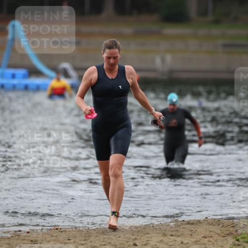 14.09.2025 - Stadtparktriathlon Michael Strokosch http://msf.ph/oto/8863345 14.09.2025 10:18:11 Schwimmen 655, 678 meine-sportfotos.de
