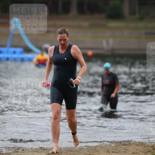 14.09.2025 - Stadtparktriathlon Michael Strokosch http://msf.ph/oto/8863348 14.09.2025 10:18:12 Schwimmen 655, 678 meine-sportfotos.de