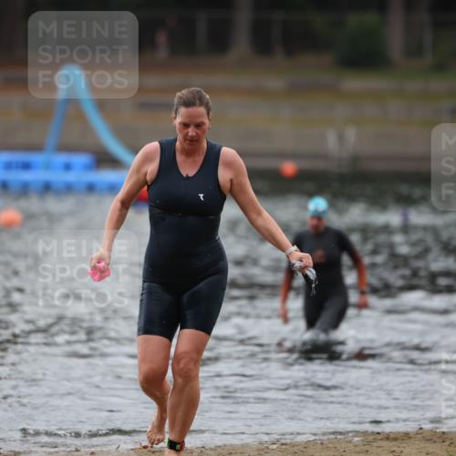 14.09.2025 - Stadtparktriathlon Michael Strokosch http://msf.ph/oto/8863351 14.09.2025 10:18:12 Schwimmen 655, 678 meine-sportfotos.de