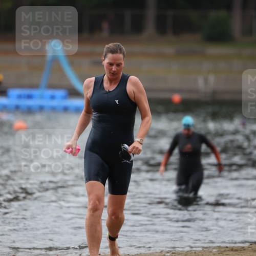 14.09.2025 - Stadtparktriathlon Michael Strokosch http://msf.ph/oto/8863353 14.09.2025 10:18:12 Schwimmen 655, 678 meine-sportfotos.de