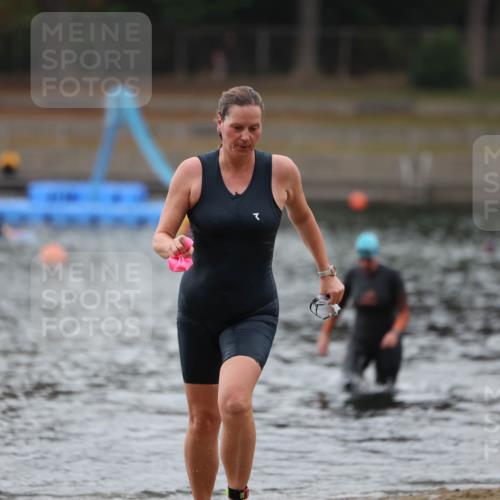 14.09.2025 - Stadtparktriathlon Michael Strokosch http://msf.ph/oto/8863354 14.09.2025 10:18:12 Schwimmen 655, 678 meine-sportfotos.de