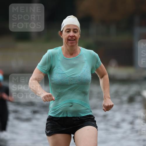 14.09.2025 - Stadtparktriathlon Michael Strokosch http://msf.ph/oto/8863366 14.09.2025 10:18:16 Schwimmen 638, 655, 678 meine-sportfotos.de