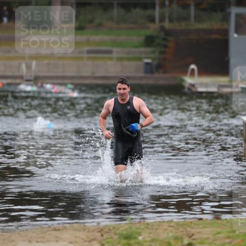 14.09.2025 - Stadtparktriathlon Michael Strokosch http://msf.ph/oto/8863407 14.09.2025 10:28:48 Schwimmen 749 meine-sportfotos.de