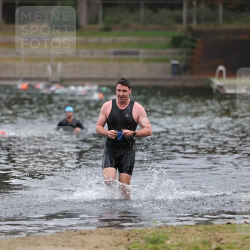 14.09.2025 - Stadtparktriathlon Michael Strokosch http://msf.ph/oto/8863410 14.09.2025 10:28:50 Schwimmen 749 meine-sportfotos.de