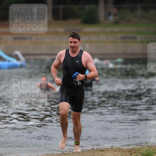 14.09.2025 - Stadtparktriathlon Michael Strokosch http://msf.ph/oto/8863416 14.09.2025 10:28:52 Schwimmen 749 meine-sportfotos.de