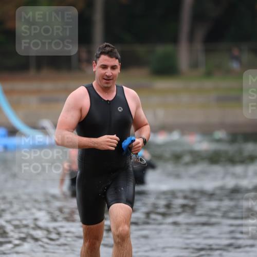 14.09.2025 - Stadtparktriathlon Michael Strokosch http://msf.ph/oto/8863424 14.09.2025 10:28:54 Schwimmen 749 meine-sportfotos.de