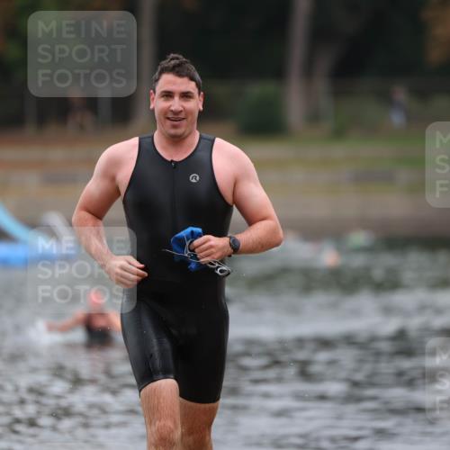 14.09.2025 - Stadtparktriathlon Michael Strokosch http://msf.ph/oto/8863425 14.09.2025 10:28:55 Schwimmen 749 meine-sportfotos.de