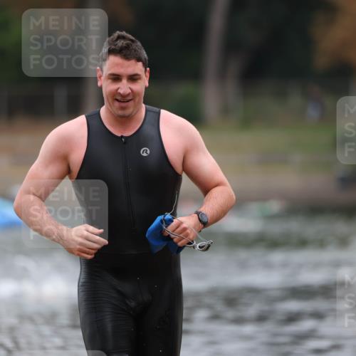 14.09.2025 - Stadtparktriathlon Michael Strokosch http://msf.ph/oto/8863430 14.09.2025 10:28:56 Schwimmen 749 meine-sportfotos.de