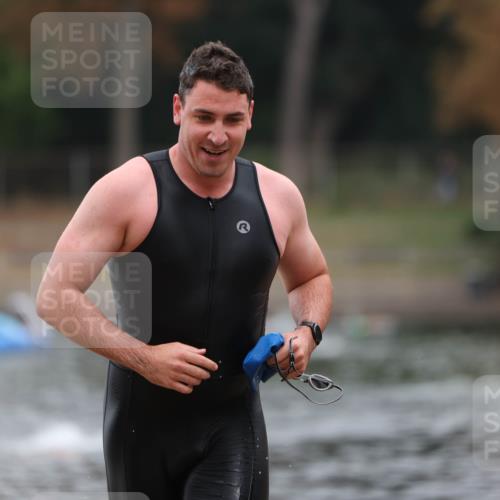 14.09.2025 - Stadtparktriathlon Michael Strokosch http://msf.ph/oto/8863432 14.09.2025 10:28:56 Schwimmen 749 meine-sportfotos.de