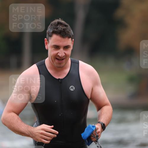14.09.2025 - Stadtparktriathlon Michael Strokosch http://msf.ph/oto/8863435 14.09.2025 10:28:56 Schwimmen 749 meine-sportfotos.de