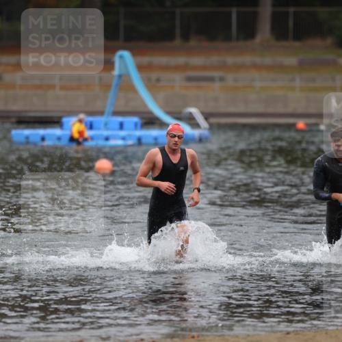 14.09.2025 - Stadtparktriathlon Michael Strokosch http://msf.ph/oto/8863436 14.09.2025 10:29:04 Schwimmen 735, 793 meine-sportfotos.de