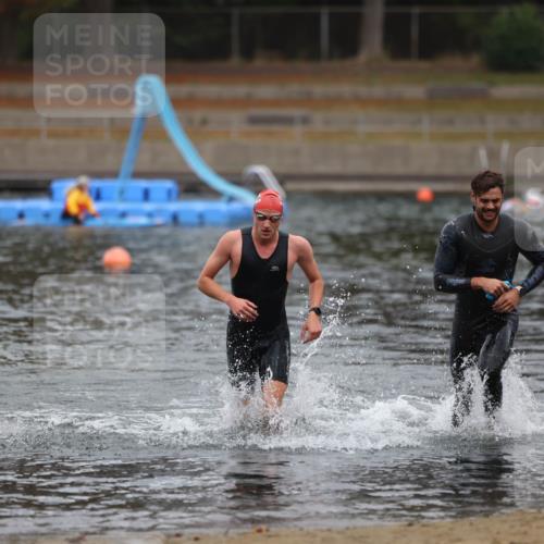 14.09.2025 - Stadtparktriathlon Michael Strokosch http://msf.ph/oto/8863438 14.09.2025 10:29:05 Schwimmen 735, 793 meine-sportfotos.de
