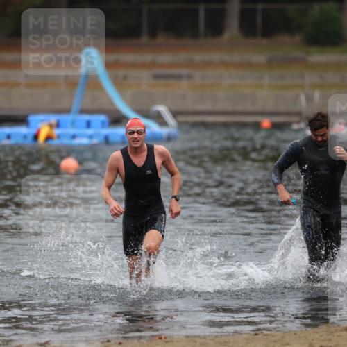 14.09.2025 - Stadtparktriathlon Michael Strokosch http://msf.ph/oto/8863439 14.09.2025 10:29:06 Schwimmen 735, 793 meine-sportfotos.de